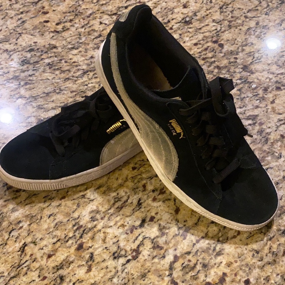 Woman’s Puma shade Classic XXI shoes. Size 10